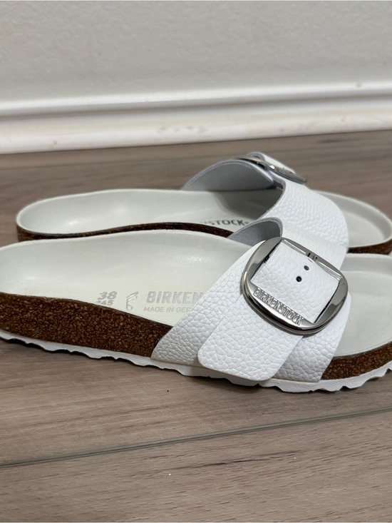 Birkenstock Shoes - 🦋 Birkenstock| EUC Madrid Big Buckle White Leather Sandals 38